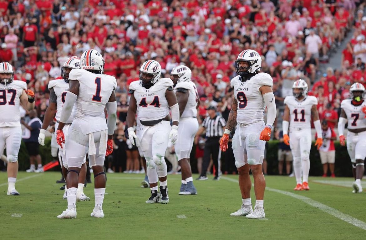 Extremely blessed & honored to receive a offer from UT-Martin🧡💙 @Coach_JSimpson @CoachSantana_ @JackDan55847282 @CoachPart @Andrew_Ivins @ChadSimmons_ @ErikRichardsUSA @DemetricDWarren @MohrRecruiting