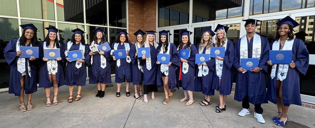 Congratulations to our 2024 Grads🎓
We look forward to moving forward in your future chapters of life, and know you always have a home at VC 💙