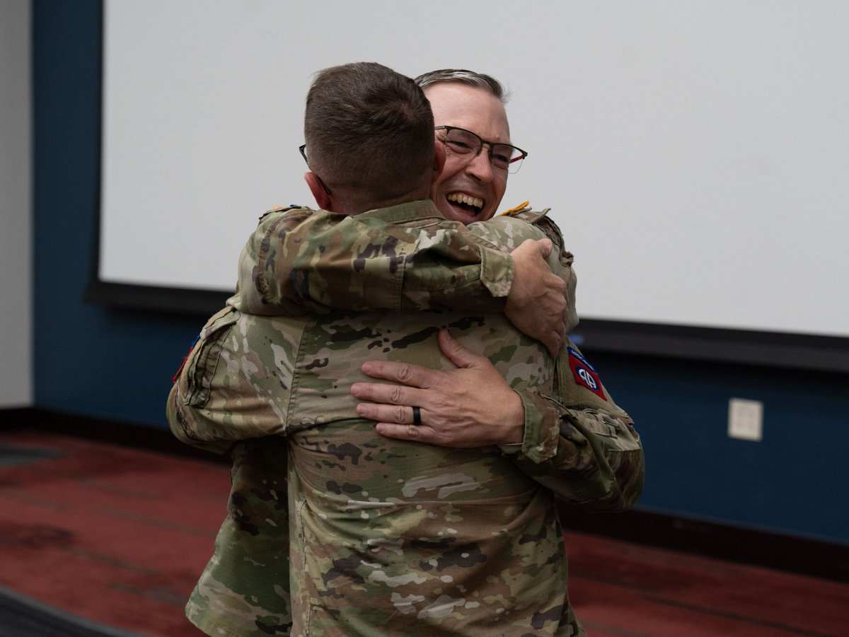 #AirborneMinistry Yesterday, Col.(P) Jason Williams, Deputy Commander - Support hosted the Division Change of Stole Ceremony at the Division HQ as we said farewell to Chap. (Col.) Eric Spicer and welcomed Chap. (Lt. Col.) Mike Turpin as the 82nd Airborne Division Chaplain. #AATW
