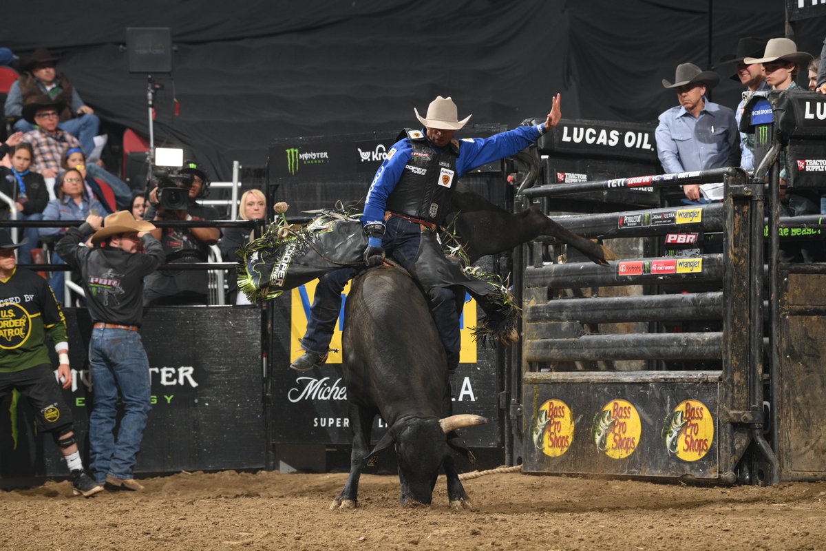 #TeamCooperTire Cowboy Eduardo Aparecido takes Round 1 of the @PBR World Finals last night at @cowtowncoliseum !

#BeCowboy