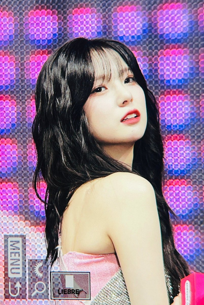 Rey26982194's tweet image. [📰] DAMN CHOI YUJIN ?!?!