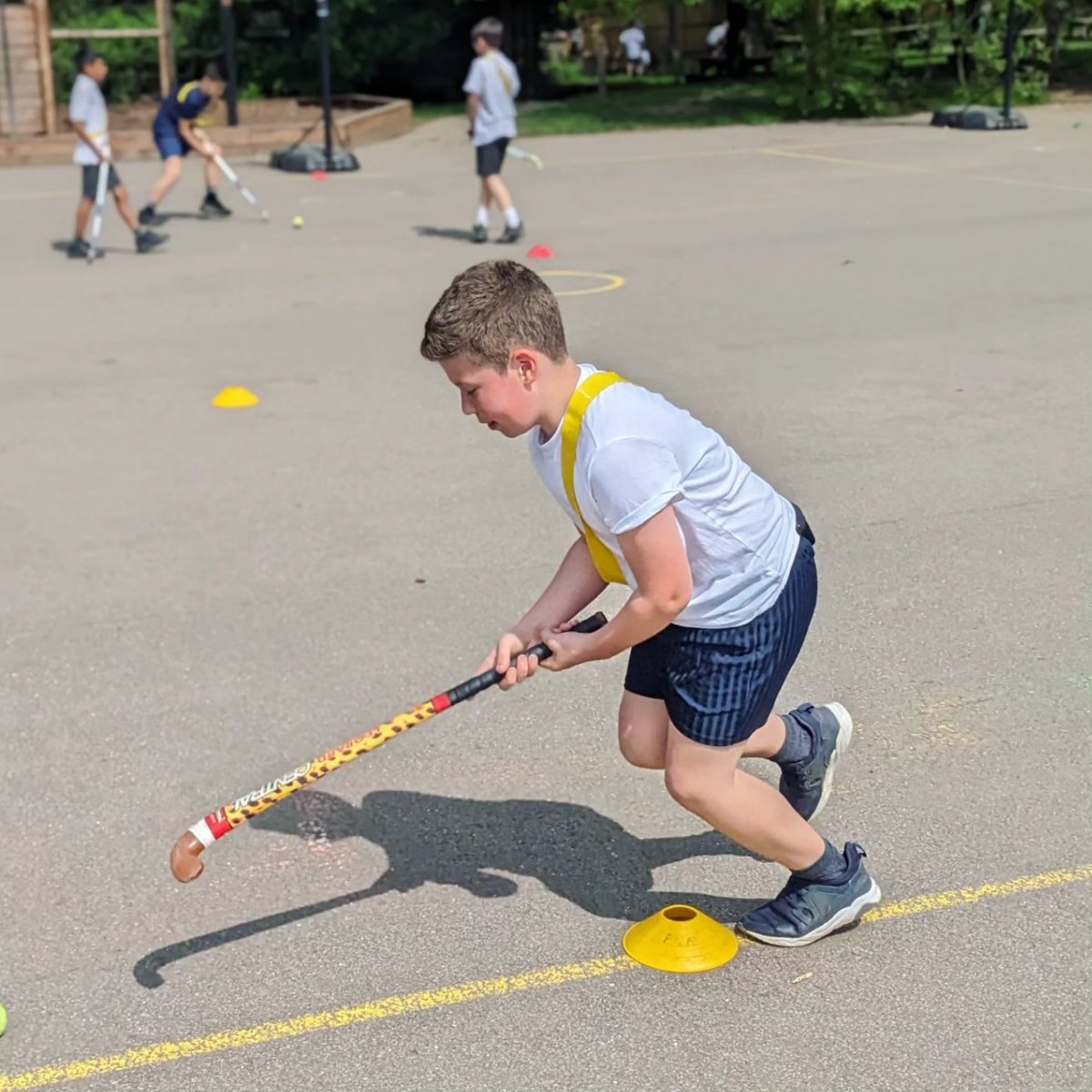 Some of our Year 6 pupils enjoyed hockey this afternoon while Poplar played golf on the field! Great skills shown by  everyone involved ⛳ 🏑