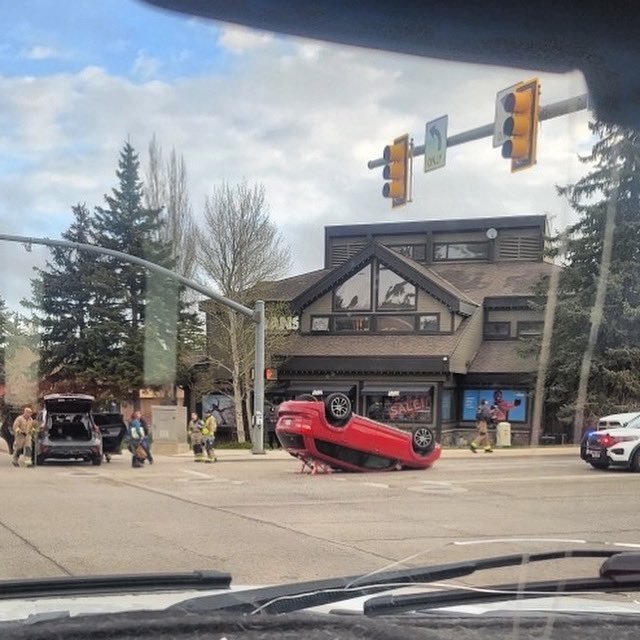 Rollover crash at the intersection of Park Ave and Deer Valley Dr Friday morning. 📸 Joe Butterfield