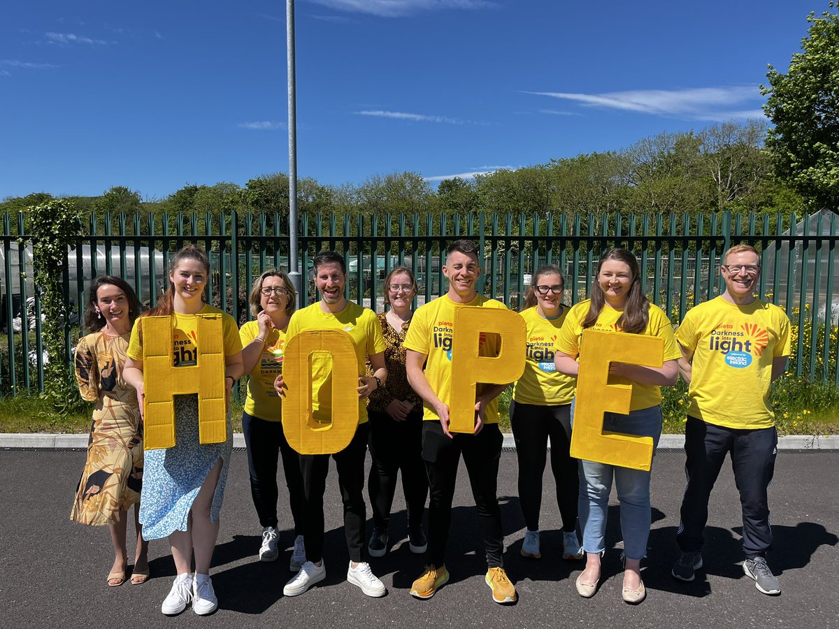 “Yellow Friday” at @lecheileb ahead of the @DILBallincollig walk happening tomorrow morning 🌅 Thank you to all who have registered for the walk, supported our in-school collection today and wore yellow to represent @PietaHouse 💛 Visit our stand in the morning! 🌄@#YellowFriday