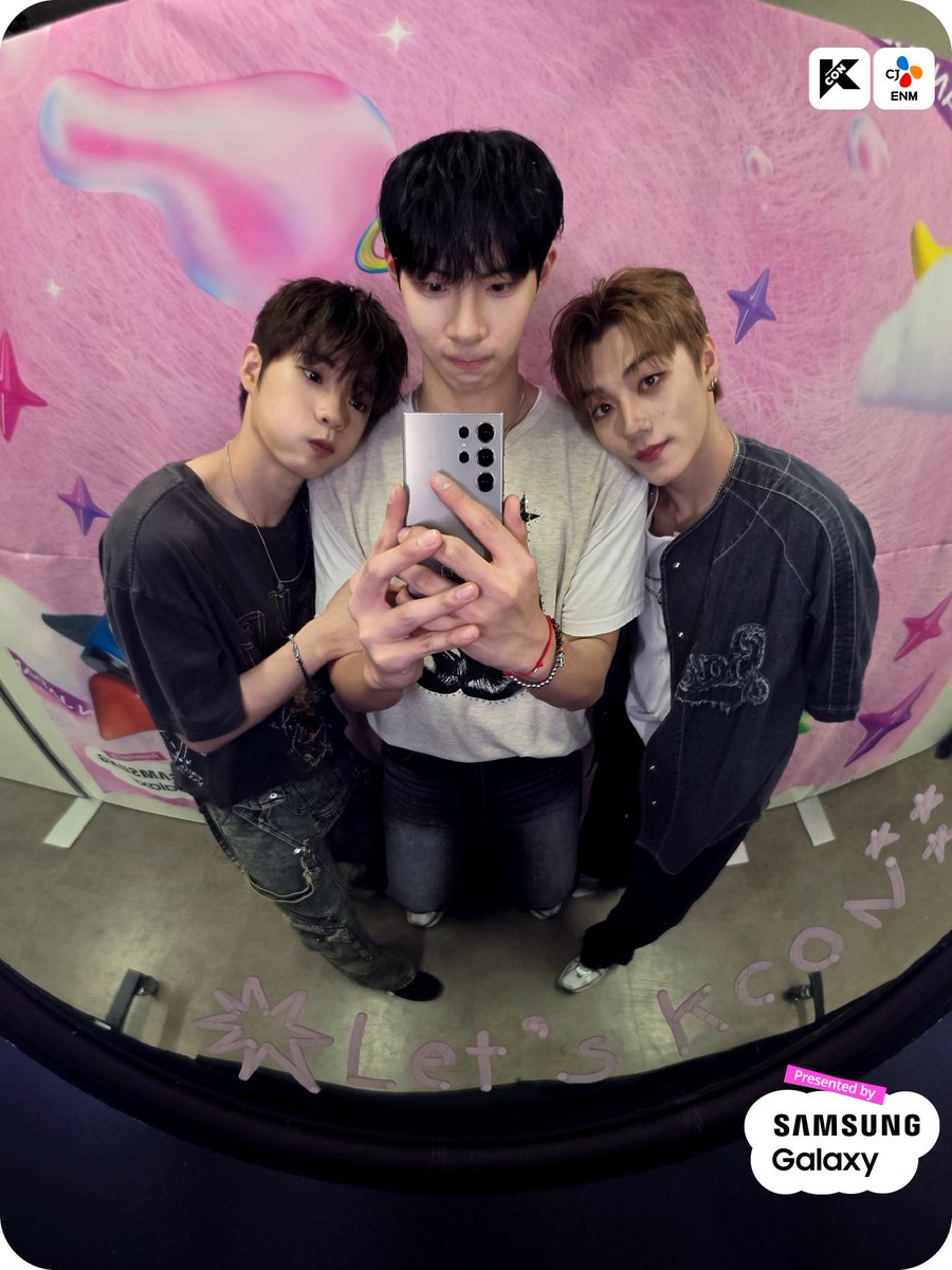 [#KCONJAPAN2024] 📸 #TIOT MIRROR SELFIE 📍 MAY 10 (FRI) Thanks to this picture, the world feels brighter now! この写真のおかげで世界が明るくなりました！ ✨ Let’s #KCON!