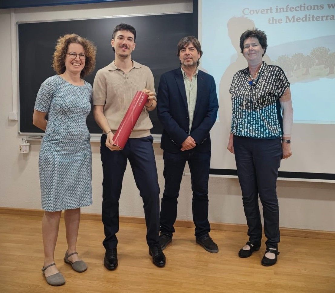 Last friday, our colleague Luis Hernández-Pelegrín (<a href="/luis_her_pel/">Luis</a> ) defended his PhD thesis entitled "Covert infections with RNA viruses in the Mediterranean fruit fly" in the Insect Doctors program, supervised by Salva Herrero and <a href="/VeraIDRos/">Vera Ros</a> . Excellent job and defence, Luis !
