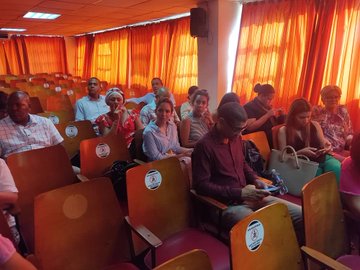 🧐#Ahora❗desde <a href="/finanzasprecios/">Ministerio de Finanzas y Precios Cuba</a> se imparte Conferencia: "Evolución e impactos globales de la  internacionalización del yuan" por la Dr. C. Gladys Cecilia Hernández  Pedraza..
China ha sido  el motor principal del crecimiento económico del mundo,aportando el  35% del ⬆️PIB.
#Cuba