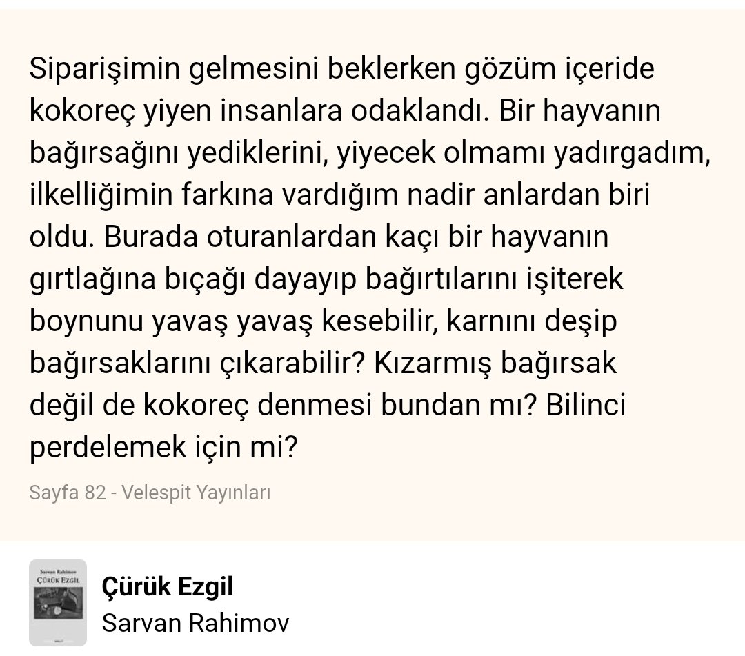 Siparişimin gelmesini beklerken gözüm içeride kokoreç yiyen insanlara odaklandı. Bir hayvanın bağırsağını yediklerini, yiyecek olmamı yadırgadım, ilkelliğimin farkına vardığım nadir anlardan biri oldu. Burada oturanlardan kaçı bir hayvanın gırtlağına bıçağı dayayıp...