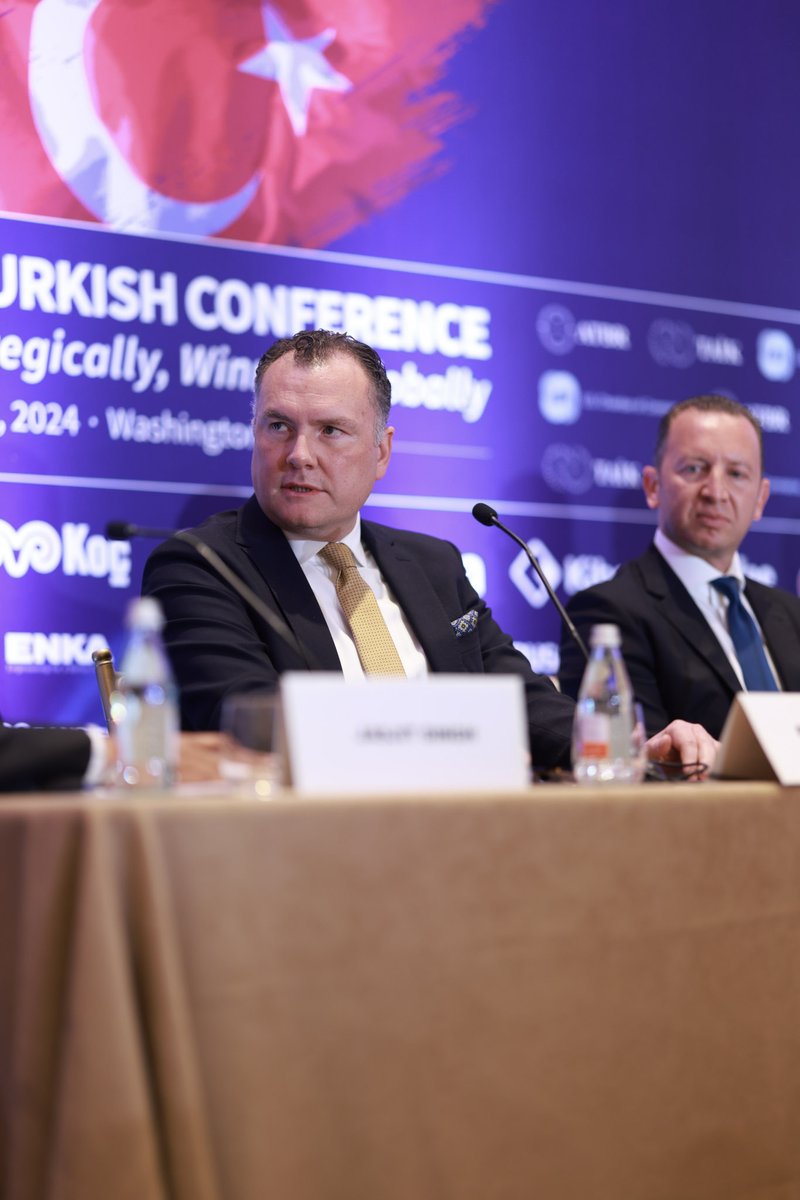 taikofficial's tweet photo. ➡️#ATC'de paneller devam ediyor

✅Üçüncü oturumda @SabanciHolding Yapı Malzemeleri Grup Başkanı Burak Orhun, Aksoy Holding CEO'su ve Yönetim Kurulu Başkan Yardımcısı Batu Aksoy, @borusanpipe Yürütme Kurulu Üyesi Uğur Onbaşı ve @PomegaEnergy Amerika CEO'su Bahadır Yetki'nin katılımları ile Türkiye'den ABD'ye olan yatırımların görüşüldüğü ve karşılıklı ticaret hacminin geliştirilmesi için gerçekleştirilen Select USA paneli yoğun katılımla tamamlandı.

#TAİK 🇹🇷-🇺🇸 ekonomik ilişkilerini artırmak için #TicariDiplomasi faaliyetlerine devam ediyor.

/ / /

➡️ Panels continue at #ATC 

✅In the third session, @SabanciHolding Construction Materials Group President Burak Orhun, Aksoy Holding CEO and Vice Chairman Batu Aksoy, @borusanpipe Executive Board Member Uğur Onbaşı and @PomegaEnergy America CEO Bahadır Yetki participated in the Select USA panel, where investments from Türkiye to the USA were discussed in order to develop mutual bilateral trade volume.

#TAİK continues its #BusinessDiplomacy activities to enhance Türkiye-U.S. economic relations.