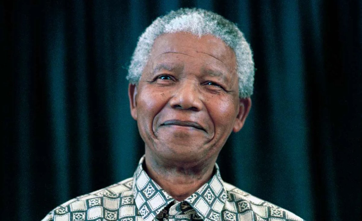 #TalDíaComoHoy de 1994, tras 27 años en prisión, Nelson Mandela tomó posesión del gobierno surafricano. Os invitamos a leer un extracto de «El largo camino hacia la libertad» (@AguilarLibros), en el que narra cómo vivió aquellos días. En @revistalengua 👉 bit.ly/3UPiTZ3