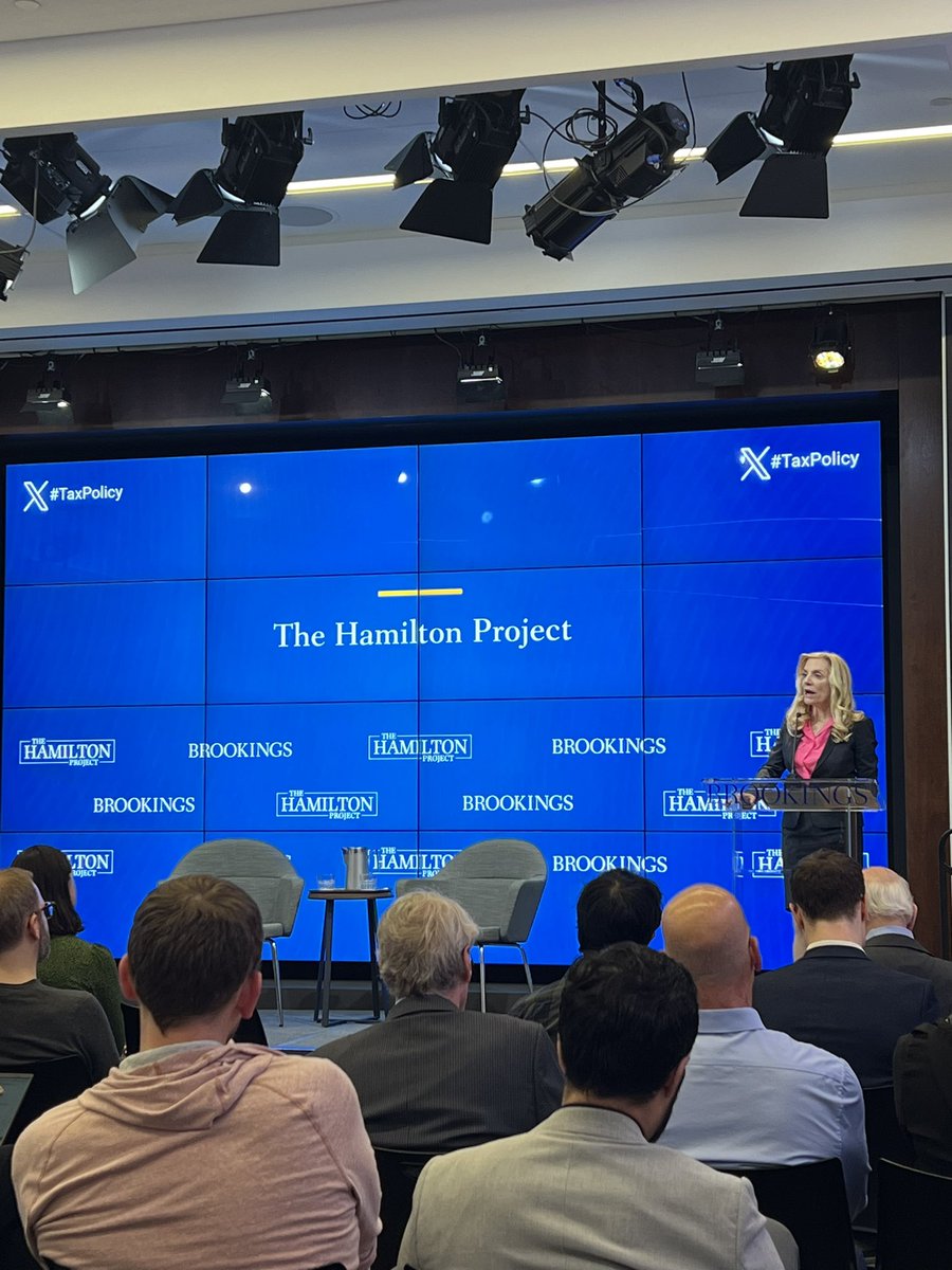 💰NEC Director Lael Brainard at @BrookingsInst lays out Biden principles for 2025 tax debate: - Prioritizing middle-class tax cuts - Fully paying for tax cuts - Corporations must pay “their fair share” - Oppose GOP efforts to yank IRS $ - Implementing OECD 15% min tax deal