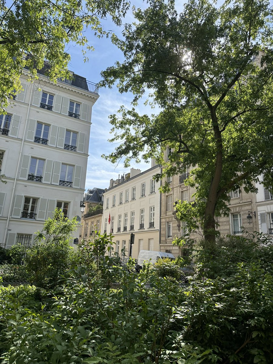 Finally sunny and greeny Paris 😊