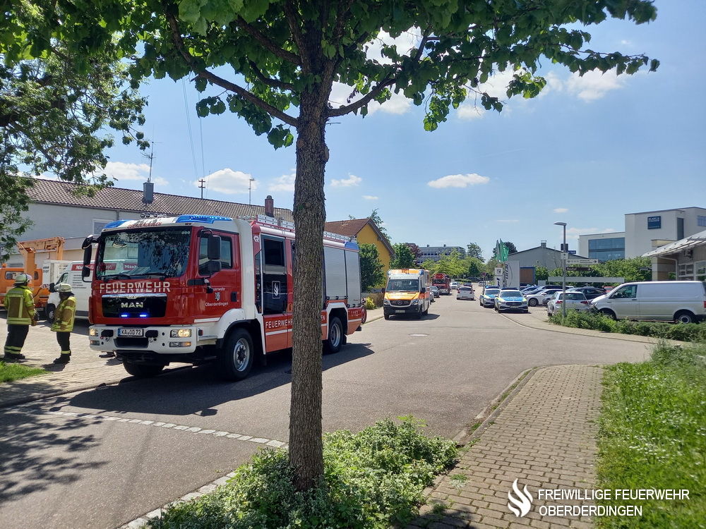 Die Tagalarmgruppe der Abteilung Oberderdingen und die Drehleiter der Abteilung Flehingen wurden am Freitag um 13.25 Uhr zu einem technischen Hilfeleistungseinsatz in die Kernstadt alarmiert. In einem Wohnhaus wurde eine Person in Not vermutet, ...
Mehr: ogy.de/x8dr