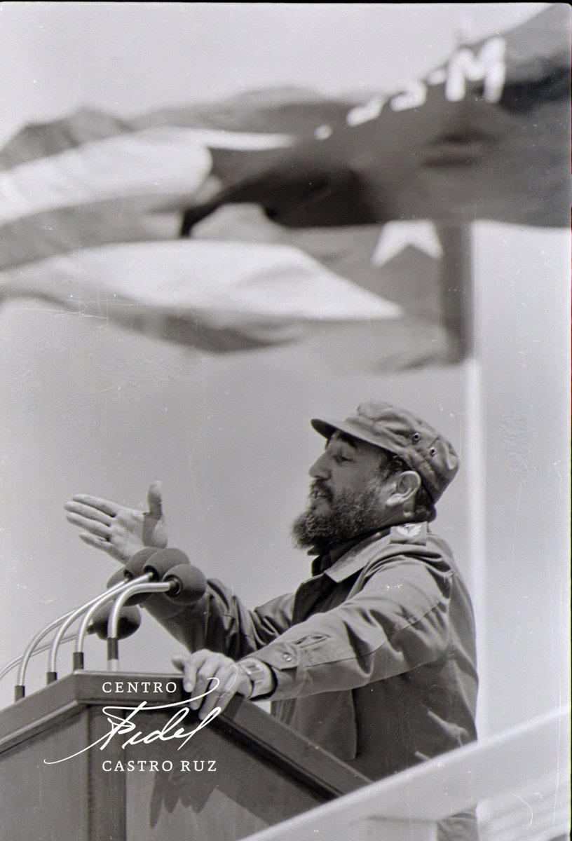 #Fidel:'Desde nuestro punto de vista hay una cosa que se llama lo ideal en la vida y otra cosa que se llama lo real. Muchas veces tenemos que marchar no con lo ideal sino con lo real, muchas veces tenemos que marchar no con lo perfecto sino con lo que tenemos'.