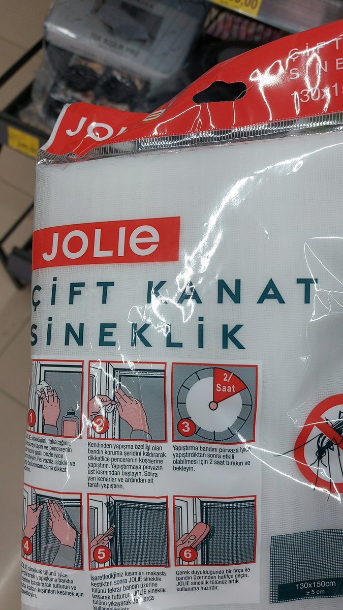 Annemin mutfak sinekliği yırtılmış. Yakındaki pimapenciyi aramış 500 TL fiyat vermişler. Beni aradı. Anneme Giderken bim den 50 TL ye bu sinekliği alıp 10 dakikada taktım.