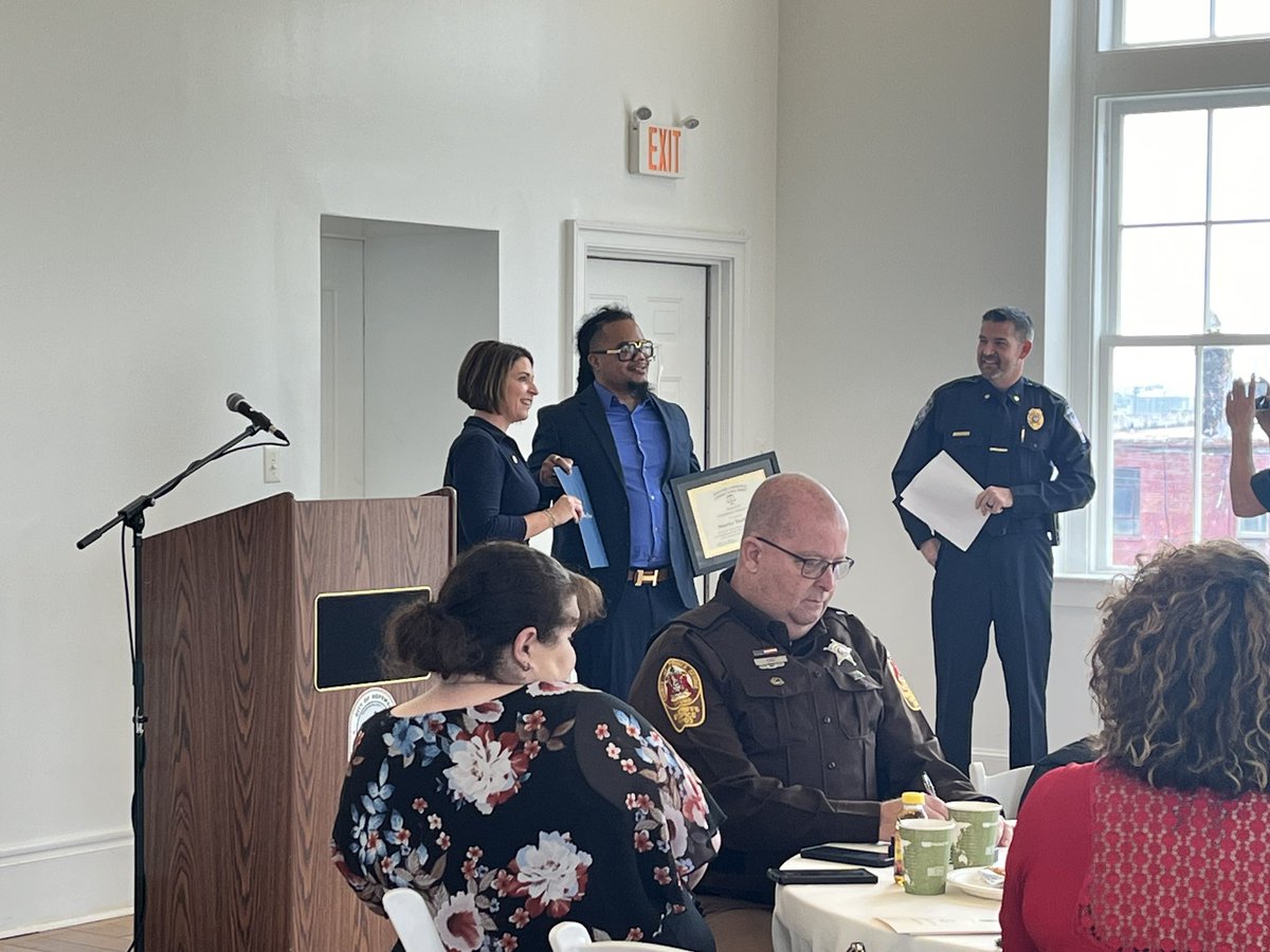 Riverside Community Criminal Justice Board - legislative breakfast and awards this morning. Had the opportunity to present awards to Officers Sherard and Beltran, as well as Maurice Washington from #ProjectSAF. #hopewellpd #hopewellva #community