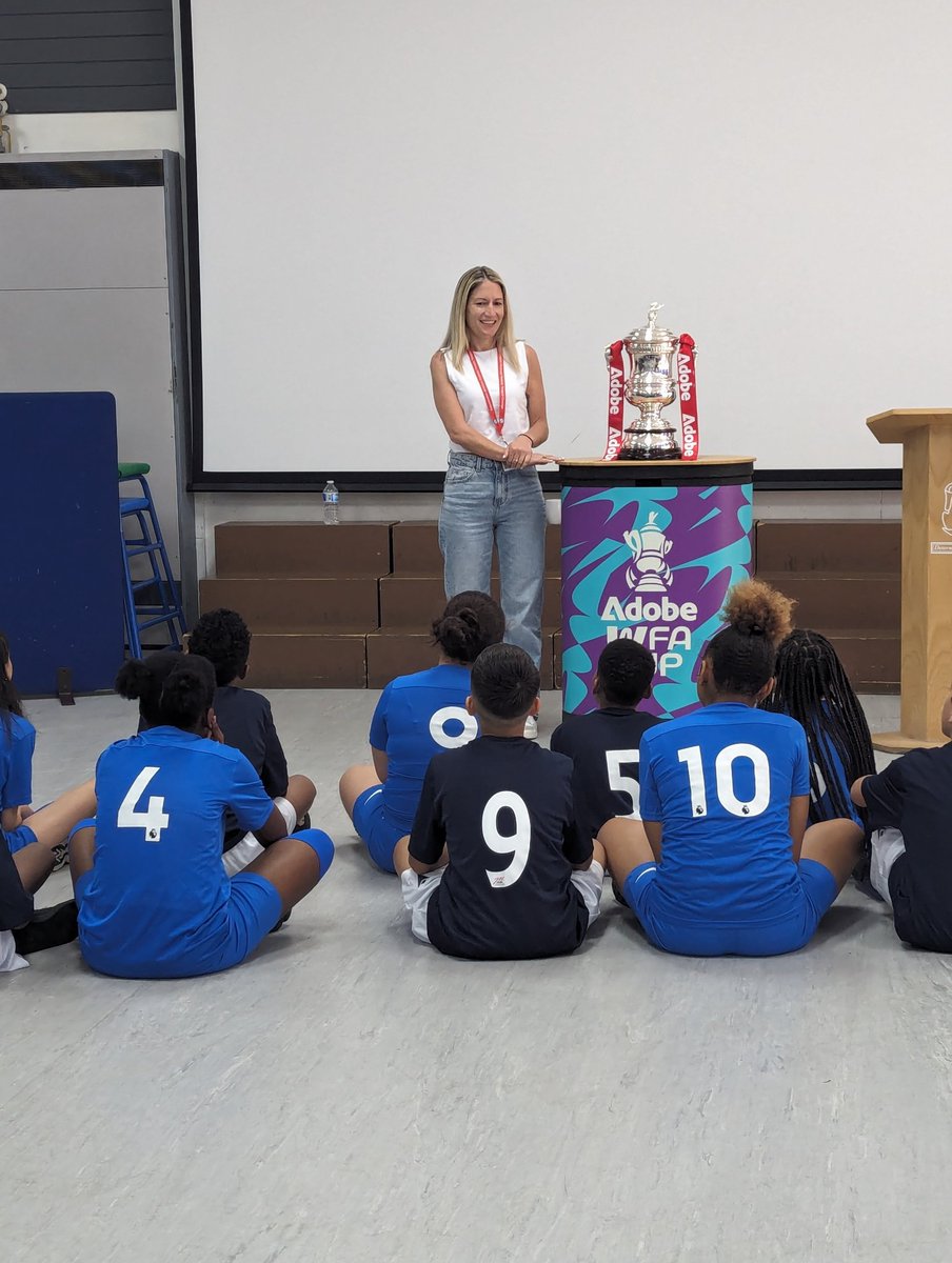 We had a very very special visit today from the inspiring @JennaSchillaci and the FA cup! All our pupils got to see the cup and our football teams met and trained with Jenna! What an incredible day! #theleavalleyway