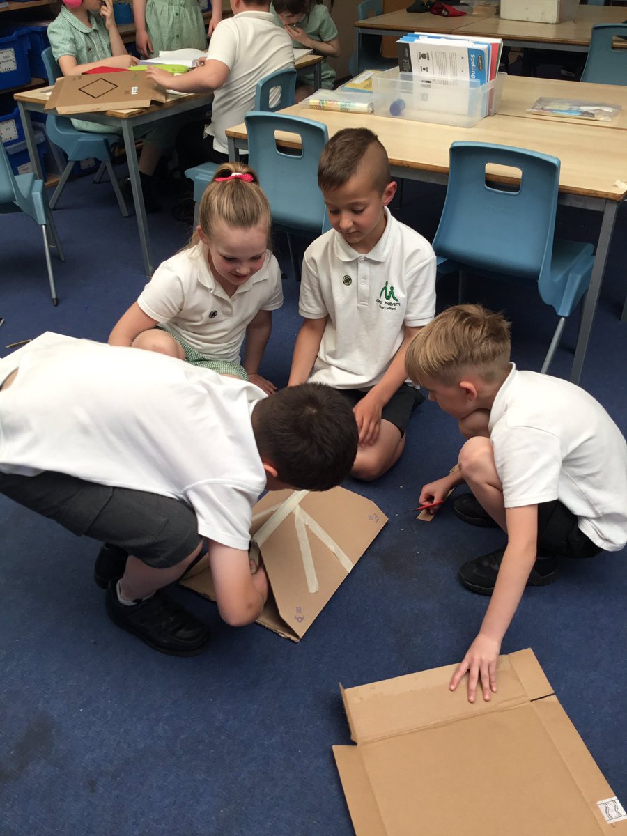 We had fun this afternoon in our groups to design and begin our abstract sculptures 🛝 <a href="/kapowprimary/">Kapow Primary</a>