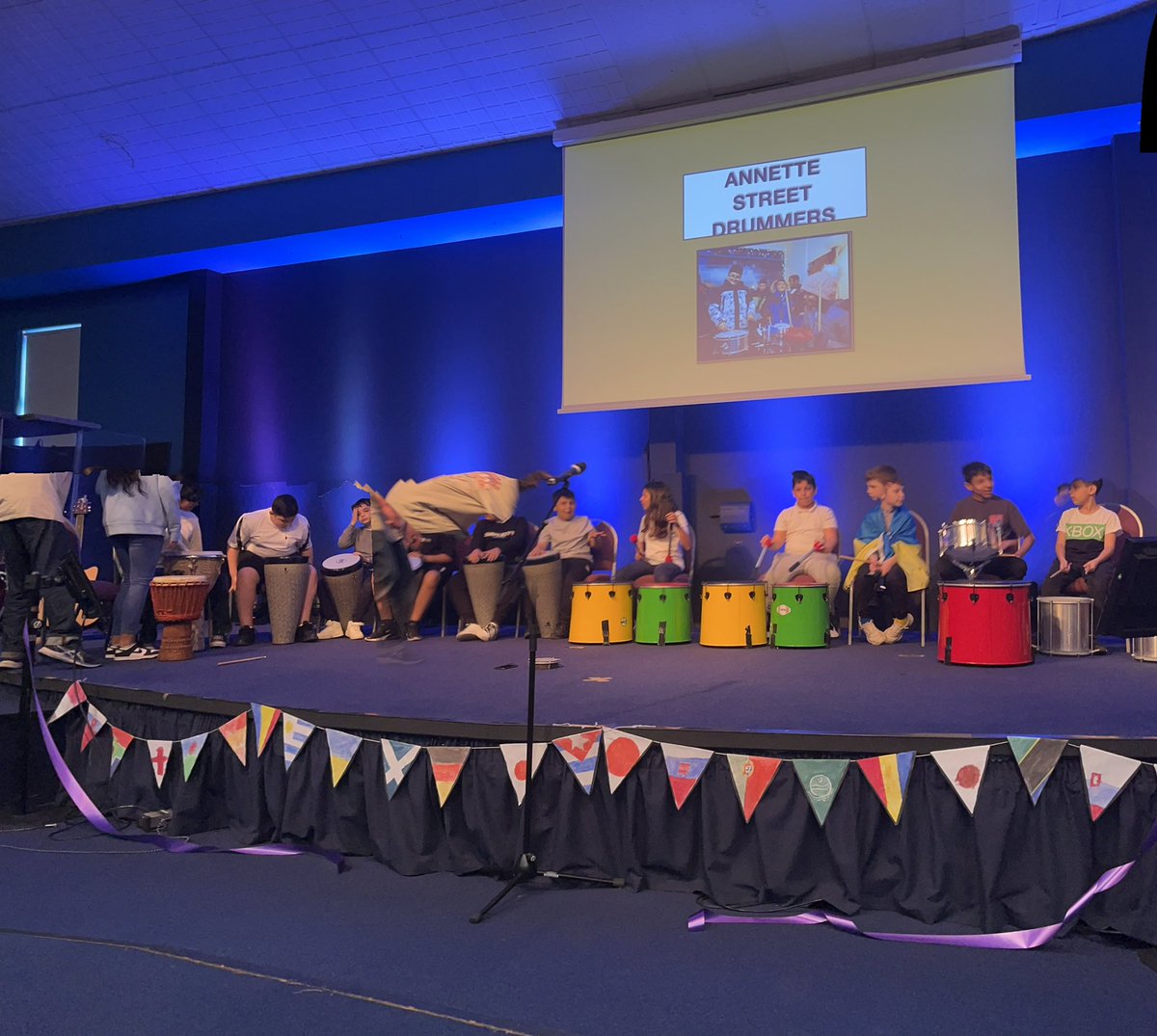 What a treat today with the staff and talented children of @AnnetteStreetPS with fellow VIP @Doug_GCC Music,song, drumming, bagpipes & fashion. Thank you for a great afternoon from all @EALGlasgow @EqualitiesEdGCC