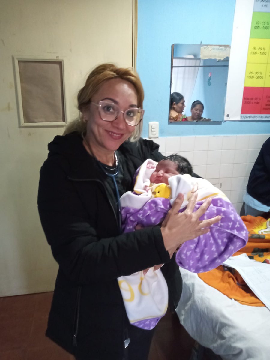 Quién necesita un superhéroe cuando tiene a una super mamá!!!..Dra. Enia Llirian Osorio Rodríguez madre como ninguna, ejemplo de  medico internacionalista  hoy en Guatemala brindando salud a los mas necesitados...Gracias por todo! #CubaCoopera  #BMCGuatemala