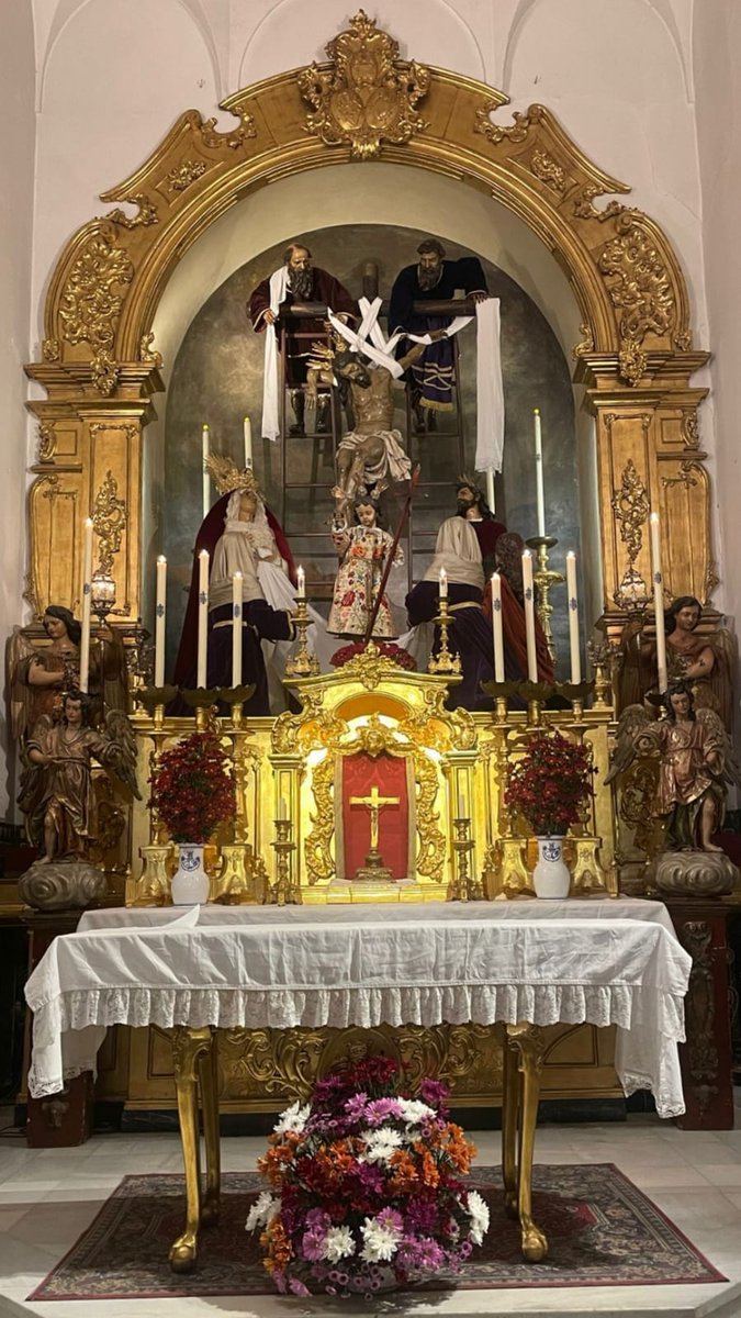 Ayer celebramos la ofrenda floral a nuestra Santísima Virgen de la Quinta Angustia. Os dejamos una foto del Altar de nuestra Capilla.