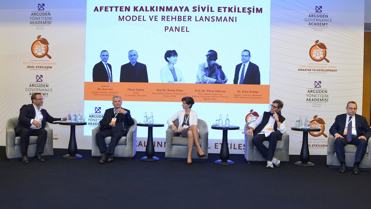 Sunumun ardından Dr. İnan İzci’nin moderatörlüğünde Fikret Toksöz, Doç. Dr. Sertaç Erten, Prof. Dr. Fikret Adaman ve Dr. Erkin Erimez’in katılımıyla Afetten Kalkınmaya Sivil Etkileşim Paneli gerçekleşti.