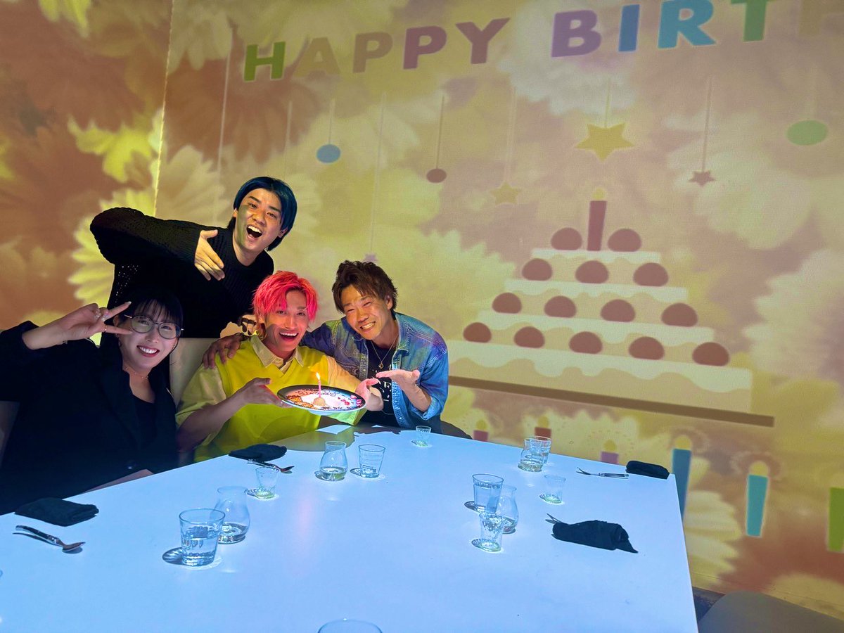 gaaarick's tweet image. 同期で同居してるかねちー君🦄
お誕生日おめでとう🎉
ゆめっちとモチとPANAでお祝いさせてもろて(俺とゆめっちが何故か号泣w)
帰宅して野郎からのプレゼント🎁
えぇ歳にせんかい✨✨✨