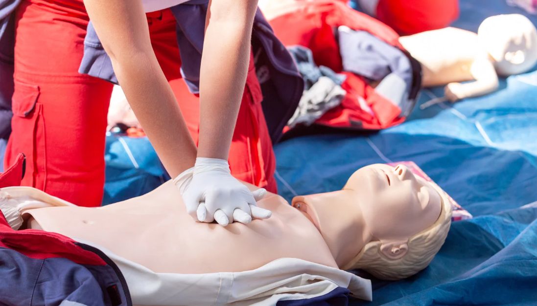 Are you a Sport Coach in Essex? On 21st May at @ARUWrittle, there will be First Aid training for Sport Coaches which is ideal for anyone delivering physical activity sessions. It's an interesting and important course! Book on here: procourses.co.uk/classrooms/240…