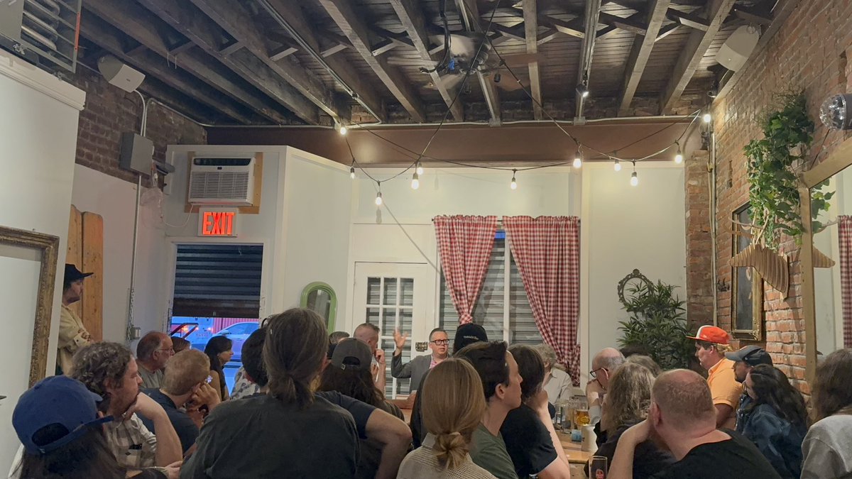 ByMcCullough's tweet image. These past few days have been overwhelming. Thank you to everyone for the support for THE LAST OF HIS KIND.

Buy the book: hachettebookgroup.com/titles/andy-mc…
If you want a signed bookplate: Email me at ByMcCullough at gmail dot com
Read the first chapter: theathletic.com/5467322/2024/0…