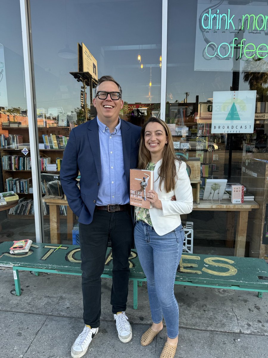 ByMcCullough's tweet image. These past few days have been overwhelming. Thank you to everyone for the support for THE LAST OF HIS KIND.

Buy the book: hachettebookgroup.com/titles/andy-mc…
If you want a signed bookplate: Email me at ByMcCullough at gmail dot com
Read the first chapter: theathletic.com/5467322/2024/0…