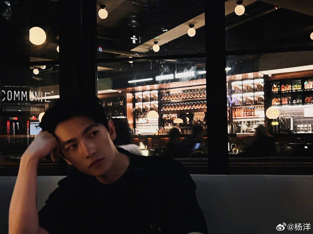 dramapotatoe's tweet photo. #YangYang shares new snaps

#杨洋 https://t.co/F6O56RM12K