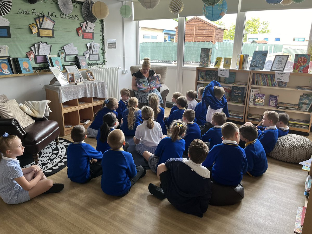 #Year2 enjoyed a story in our wonderful school library this morning 📚 #WeLoveReading
