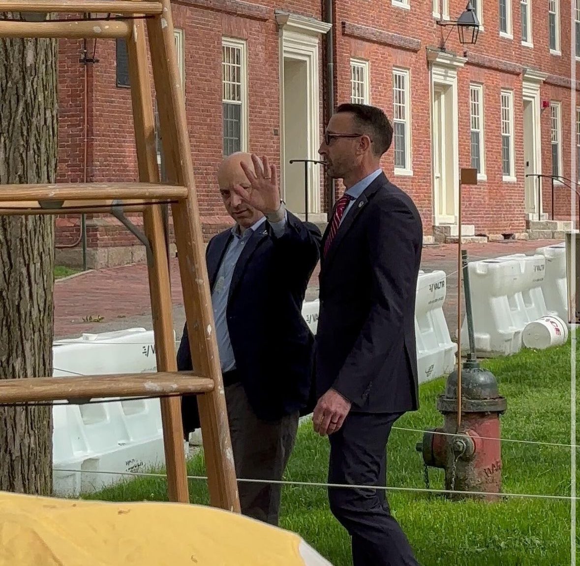 ‼️‼️The very hour that suspensions for Harvard students are released, ADL President Jonathan Greenblatt walks out of a meeting in Harvard's Massachusetts Hall, *the location of Interim President Garber’s office.*