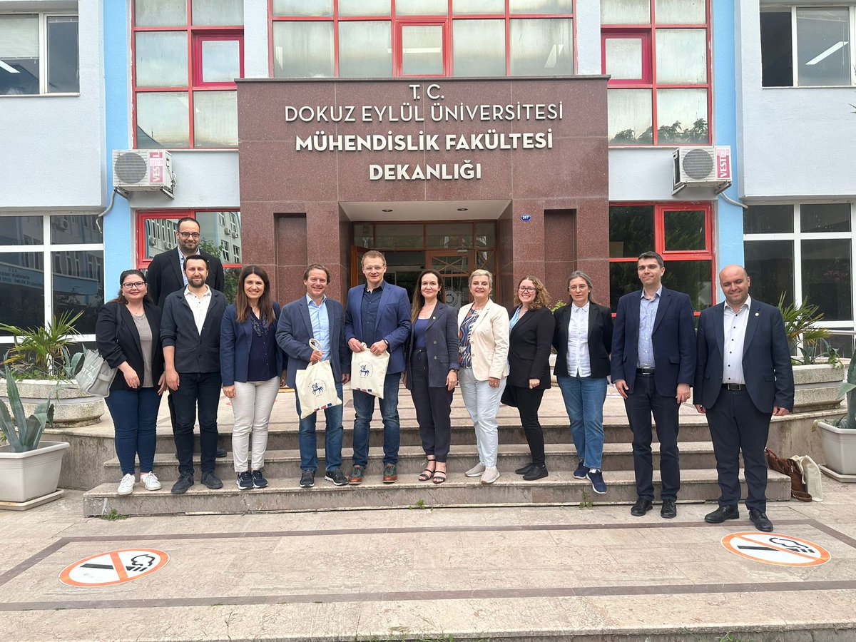 Universitemiz Uluslararasılaşma çalışmaları kapsamında, Dış İlişkiler Koordinatörlüğümüz ile Hochschule Ravensburg-Weingarten Üniversitesi’nden konuklarımızla gerçekleştirilen toplantıda  Akademik İşbirliği Anlaşması, Ortak Program ve Erasmus+ Anlaşmaları konuları ele alındı.