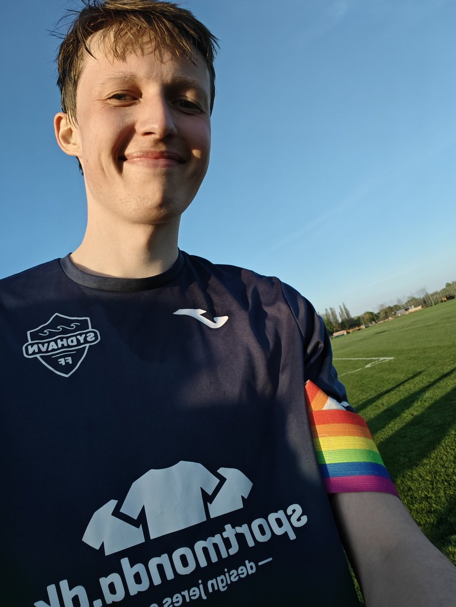 Martin_F1234's tweet photo. Forleden fik jeg debut som anfører for mit serie 5 hold, ret sejt! 😎 Gav et straffespark væk (der var ikke skyggen af straffe!!) og scorede selvmål til 4-4 i 92. Minut... Solid debut må man sige 😂 #seriebold https://t.co/euAiagoL4u