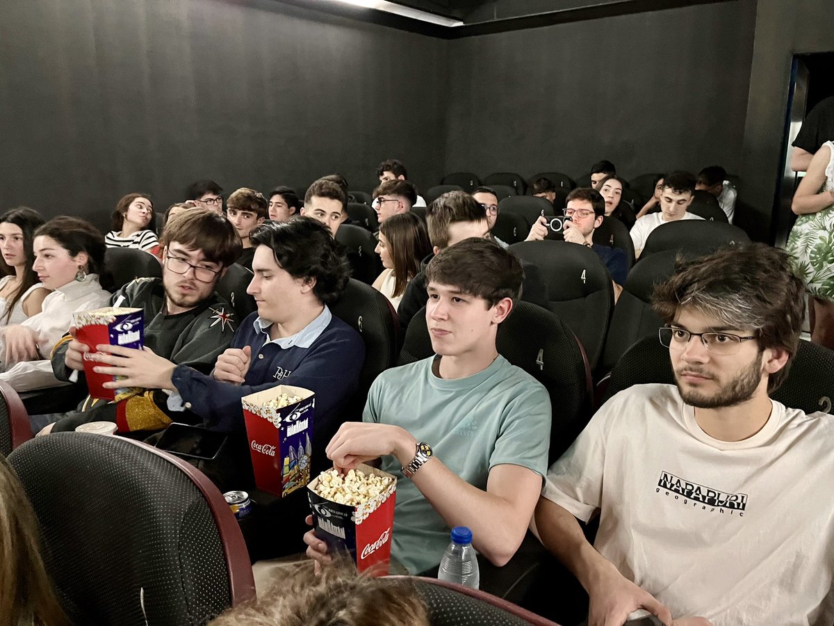 │🎬 #UEMCsomosCultura│Hoy nos vamos al cine para disfrutar de la divertida comedia #Matusalén 🧢🎤 y de un coloquio con su director, @dggalin