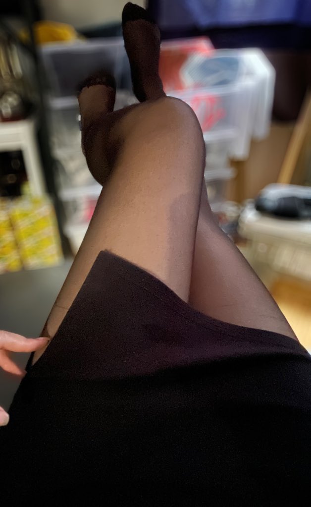 唔想讀書，好眼訓
可唔可以拉我讀書，或者用你嘅方法整醒我呀
攤喺張椅真係好舒服

記得CLS

#黑絲
#絲襪腿控
#絲襪誘惑
#絲襪
#腿控
#腳控