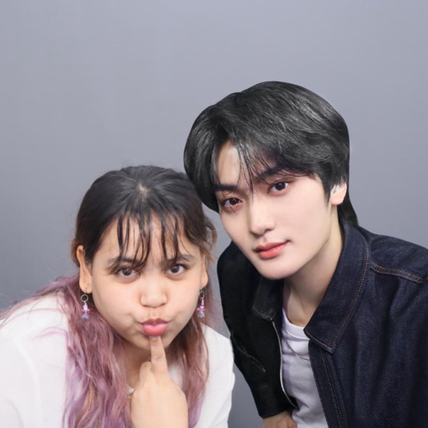 “if you see this, quote tweet with the picture you feel pretty in!” they said. but, well, we are both pretty when we are together, right?

#LVTSD #LuvitySelcaDay #LUVITY #러비티
#CRAVITY #크래비티 #TAEYOUNG #태영