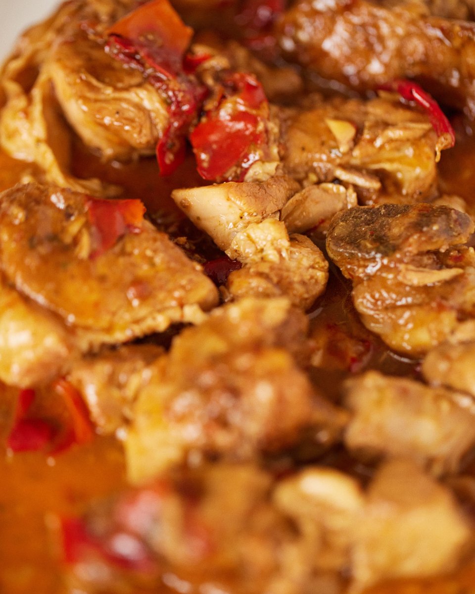 Cordero Lechal Guisado con Pimientos Choriceros
👉🏻 restaurantelavasca.com
🍽
#corderolechal #explosióndesabor #pimientoschoriceros