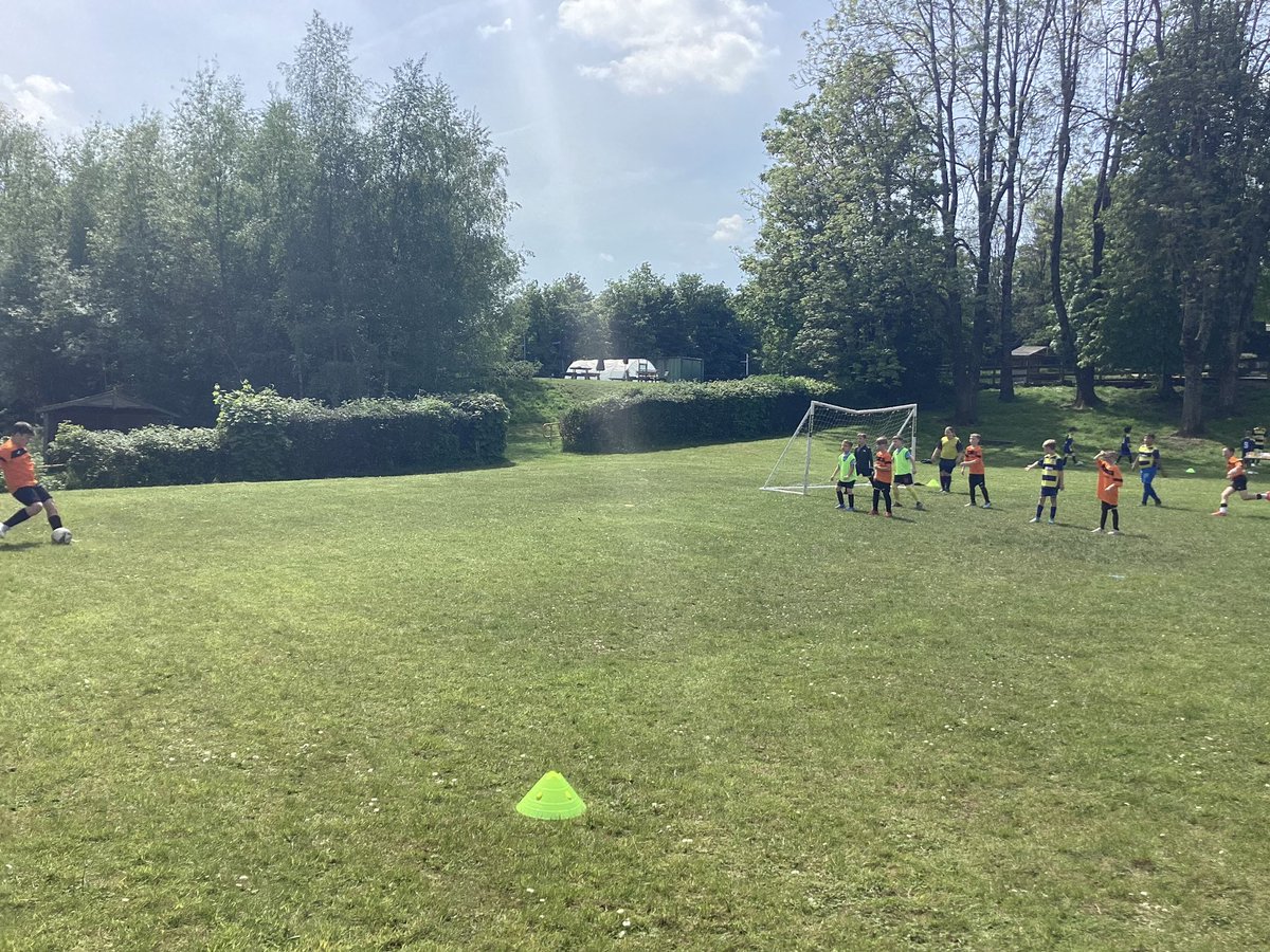 Da iawn to the children in year 4/5 who participated in an entertaining, exciting football match in the sun🌝⚽️ A narrow 2-1 win left the boys feeling incredibly proud on a lovely Friday afternoon. A huge thank you to Griffithstown Primary School for hosting us⚽️⭐️🌝