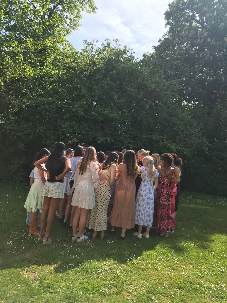 #Year13 commemorated their #LastDay at school today with a special Leavers' Brunch. It was a joyous #celebration of their journey at SCHS & marked the end of an era, evoking poignant emotions for both students & staff. We wish them #GoodLuck for their upcoming exams.