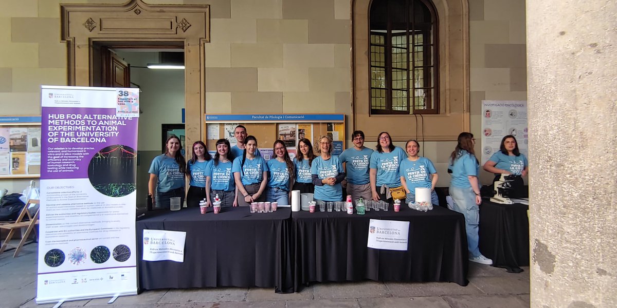 Avui, els grups de #GeneticaHumana de @GeneticsUB, @MarinaMitjans @rosercorominas, @AlcoEstefania, @GMarfanyN hem estat presents a la #FestaCiènciaUB, i hem explicat l'extracció d’ADN a més de 500 nois I noies.