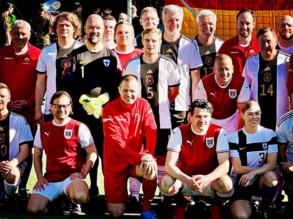 The Finnish 🇫🇮 Parliament's football ⚽️team played successfully in the International Parliamentary Football Tournament 🇨🇭🇦🇹🇩🇪🇫🇮 in Bern 🇨🇭 today, winning already against both Austria 🇦🇹 and Switzerland 🇨🇭.

@SuomenEduskunta @ParlCH @Bundestag @OeParl @Ulkoministerio