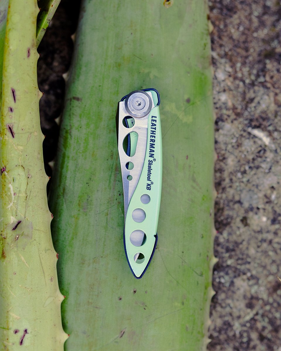 Leatherman's tweet image. Coming in at a mere 1.3oz, the Skeletool KB is the perfect pocketknife for anybody who wants to keep things #ultralight.
bit.ly/4aPxj18