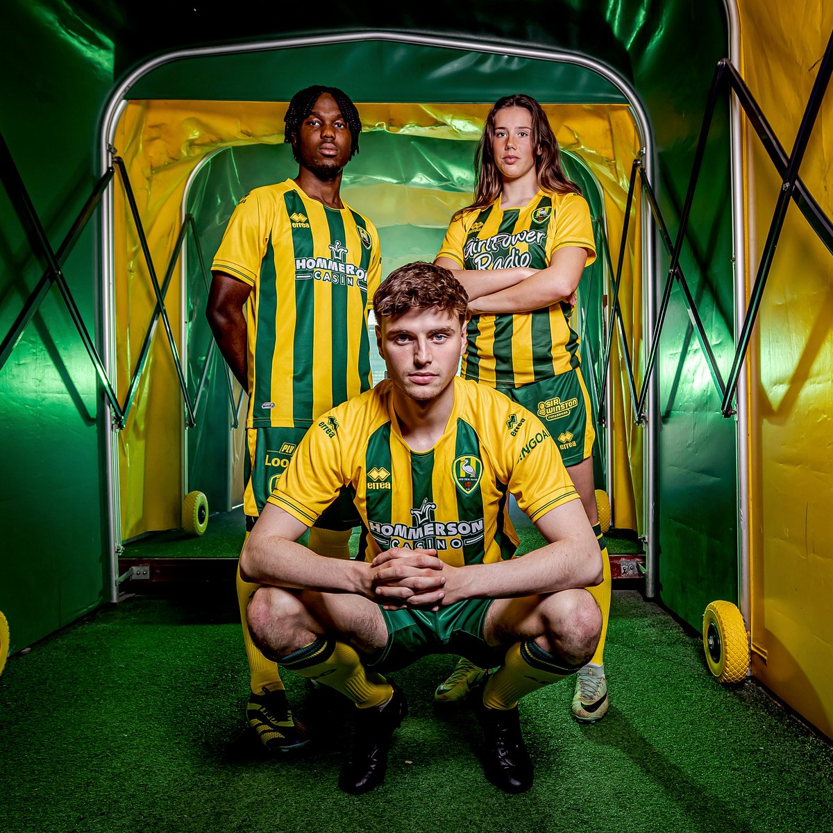 ADO heeft het nieuwe thuisshirt bekend gemaakt. Hoe vinden jullie het shirt? 💚 💛

Foto: ADO Den Haag

#ado #fcdh #adodenhaag #denhaag #fcdenhaag #groengeelhart