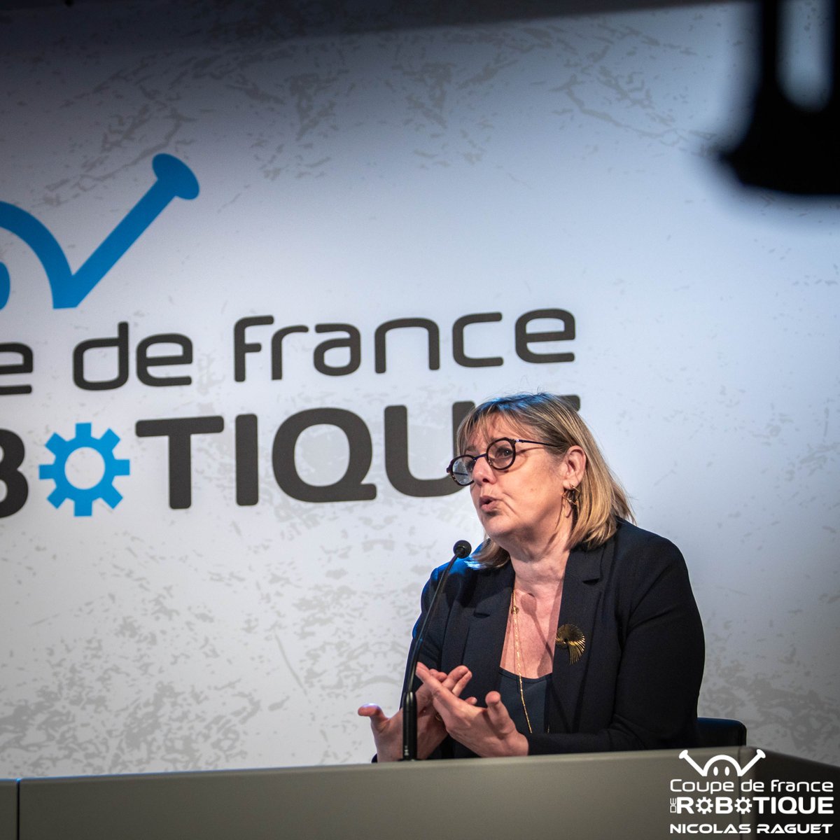 Visite de Madame la Ministre de  l’Enseignement supérieur et de la Recherche, Sylvie Retailleau, à la  Coupe de France de Robotique 2024.

Retrouver la suite de l’article ici :
coupederobotique.fr/visite-de-mada…