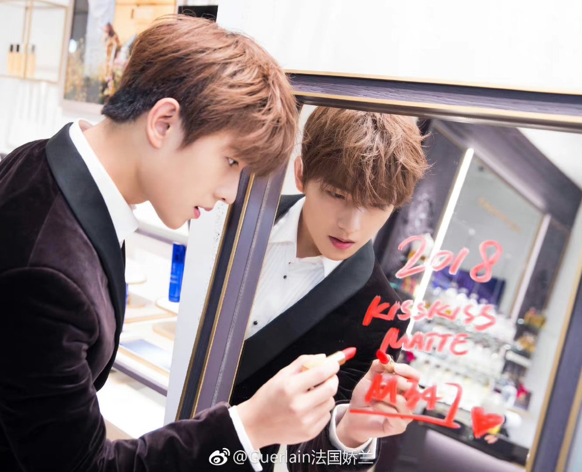 YY_ina11's tweet photo. Yang Yang is the 1st male spokesperson of Guerlain's beauty products
In 2016 Guerlain "KISSKISS" #344💄referred as "Yang Yang color"(杨洋色) became the most popular lipstick of the year. In those days,young men would buy lipstick for GF or wives with just saying "YY color" 🤭 https://t.co/YNESAzBOLa