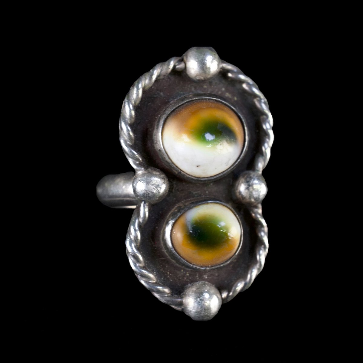 FarRiderWest's tweet photo. Rare Vintage Pacific Cats Eye, Operculum Evil Eye Ring in Sterling Silver https://t.co/yQ5AqCC1AJ Available at https://t.co/XZg5GLWONS 

#eyering #vintagerings #uniquejewelry #ringsforwomen #catseye #evileyering #bohorings #shivaseye #operculum #gothicring https://t.co/1LchpyzpED