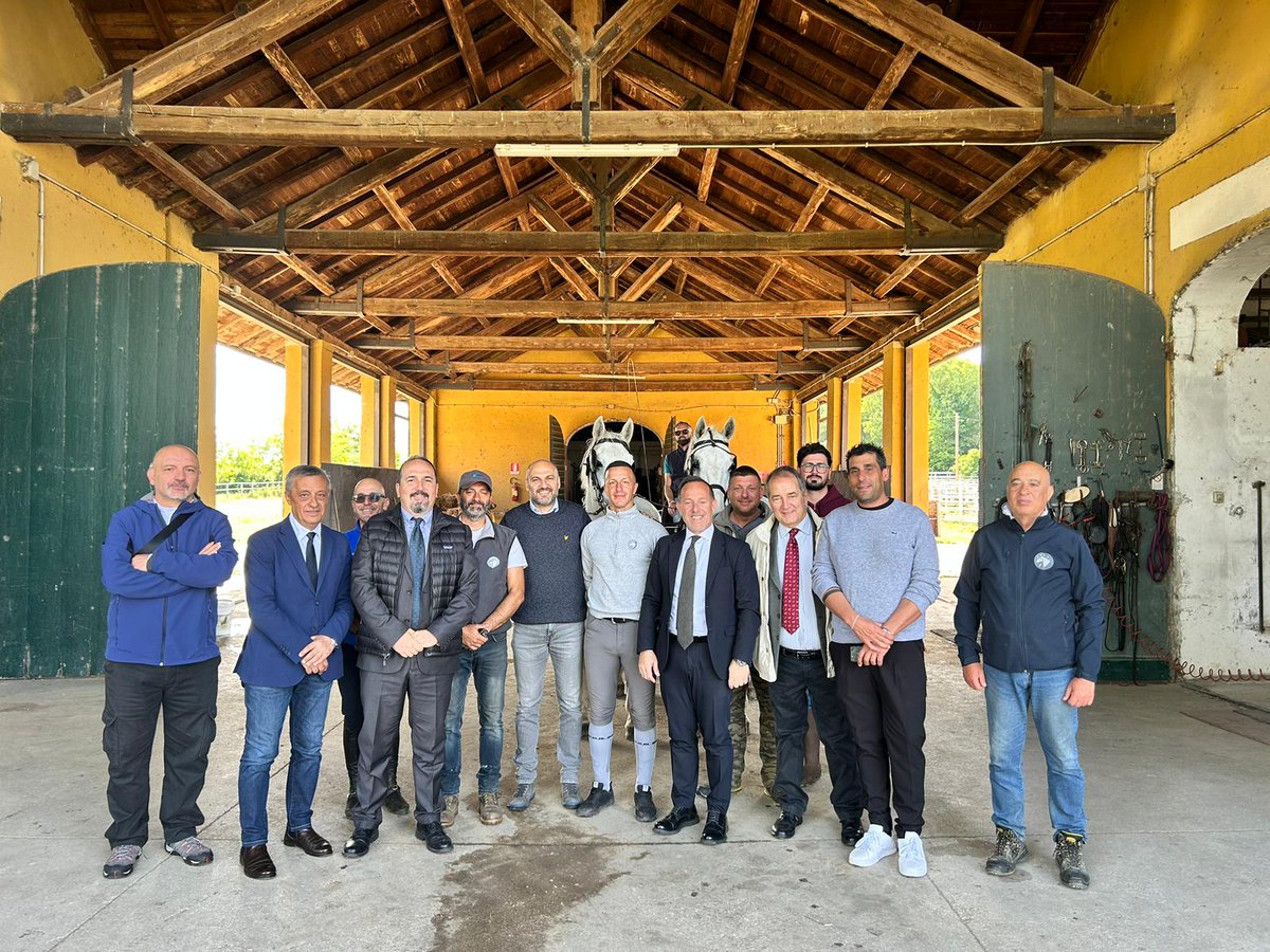 #Lipizzani: Il Presidente del CREA, Andrea Rocchi, e i vertici del CREA visitano la sede di Monterotondo 👇 crea.gov.it/-/lipizzani-il… con @G_RIGHINITW @RegioneLazio @SocialMasaf