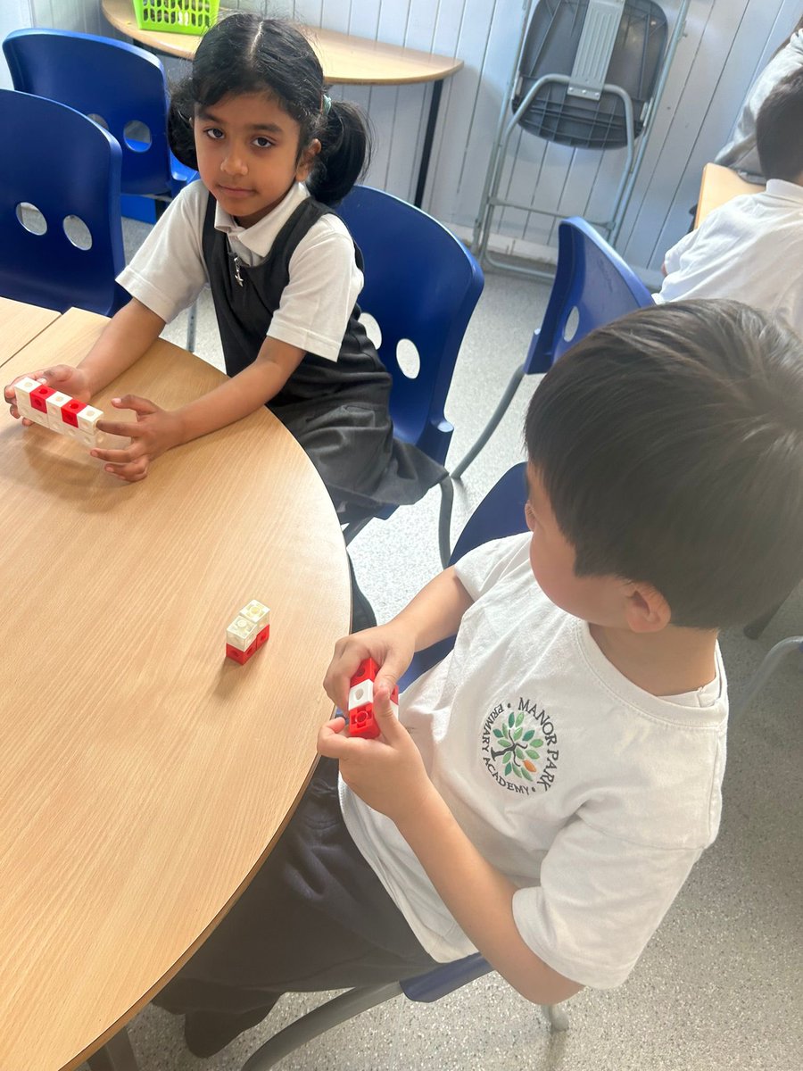 Look at these year 1 superstars making arrays with cubes! They were practising grouping them in 2s, 5s and 10s. Great job with your maths! #WeAreLeo #MPPAmaths